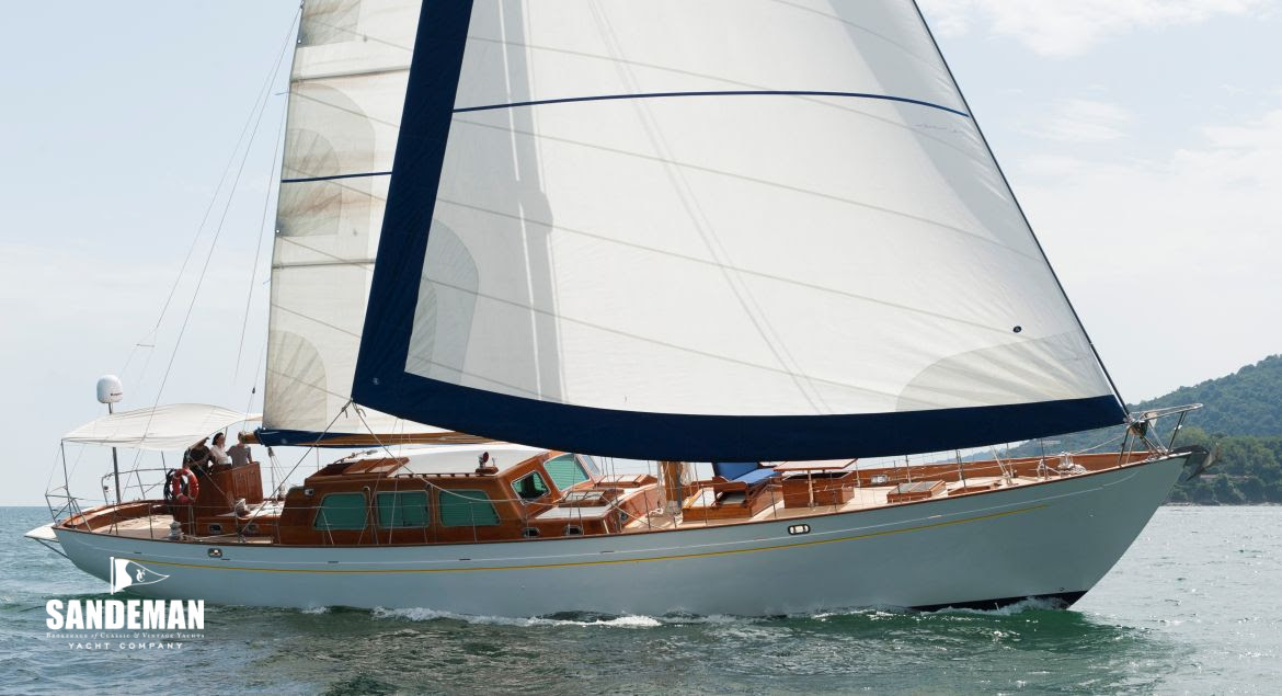 Viola starboard side sailing